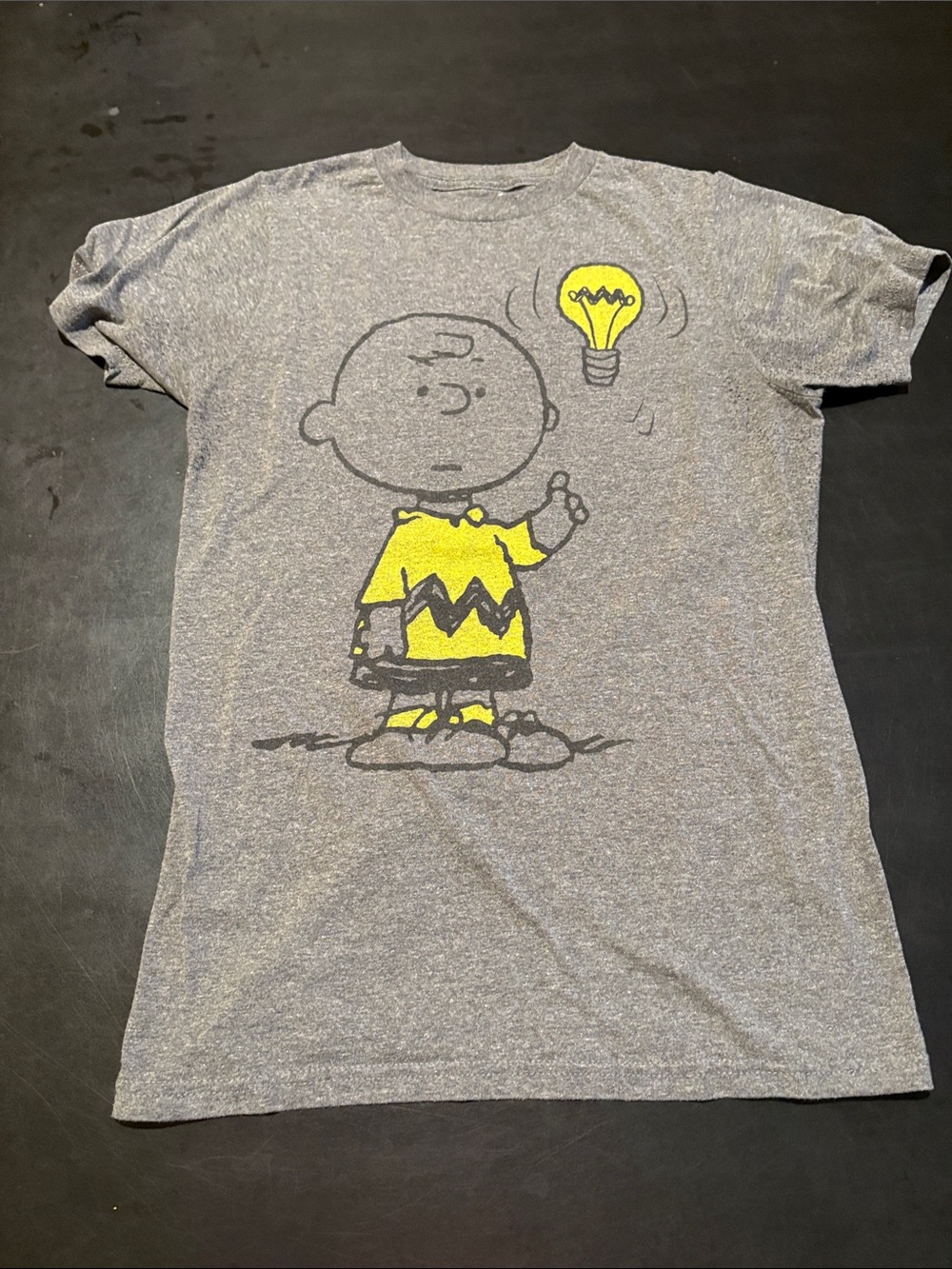 Charlie Brown Yellow Graphic women’s Tee - Gray